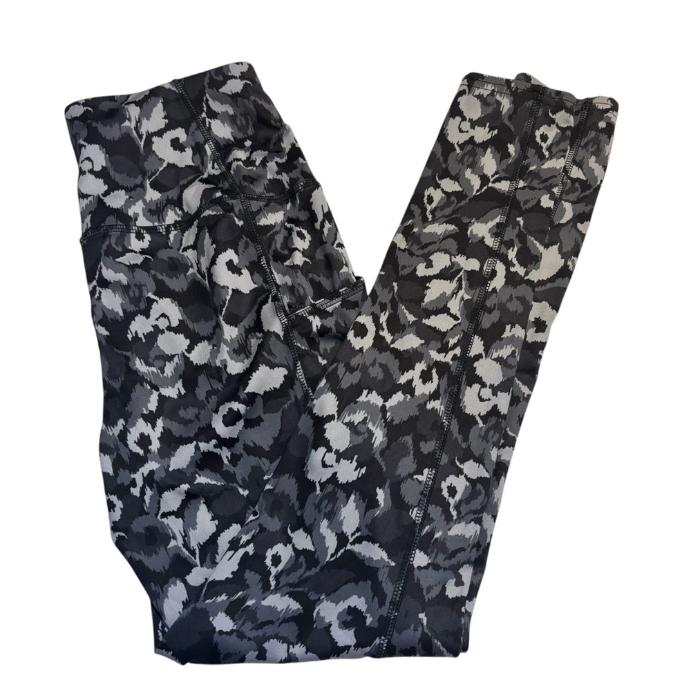 Chico's Zenergy Leggings Small (4/6) Black Gray Abstract Print Stretchy Pockets - Picture 2 of 13